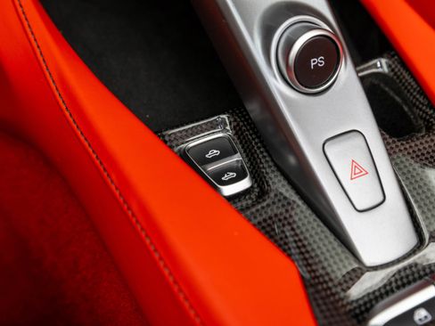 Certified 2019 Ferrari Portofino RWD image 31