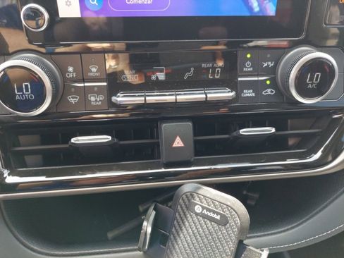 Used 2023 Toyota Highlander L image 8