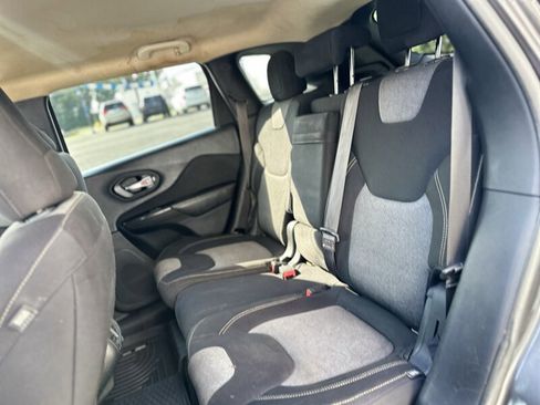 Used 2014 Jeep Cherokee Latitude FWD image 11