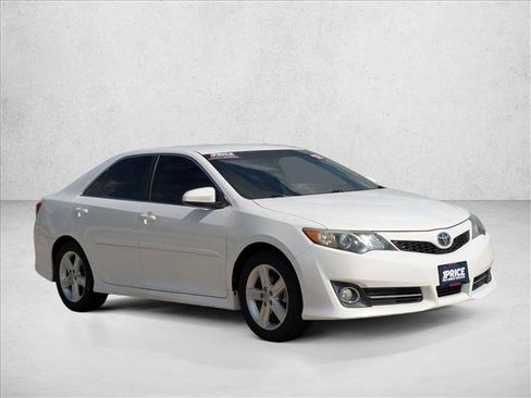 Used 2013 Toyota Camry SE image 3