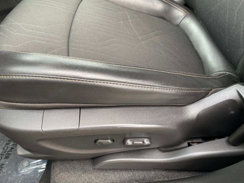 Used 2019 Chevrolet Trax LT w/ LT Convenience Package image 17