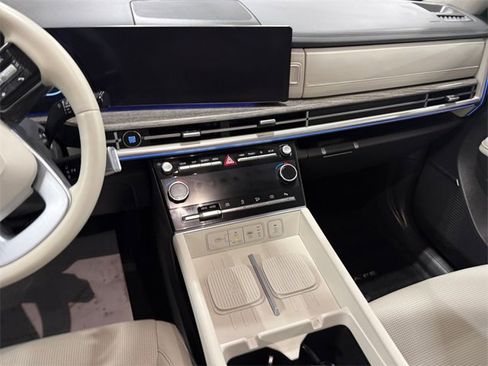 Certified 2024 Hyundai Santa Fe Limited image 11