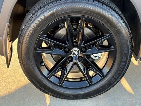 Used 2025 Toyota Grand Highlander FWD image 8