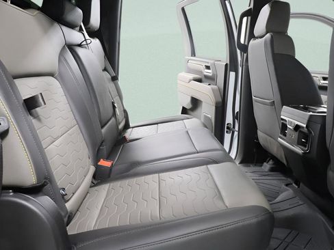 Used 2024 Chevrolet Silverado 2500 ZR2 w/ Technology Package AWD/4WD image 27