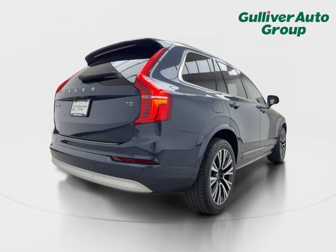 Used 2022 Volvo XC90 T5 Momentum w/ Climate Package FWD image 8