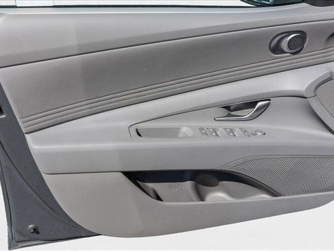 New 2025 Hyundai Elantra SEL image 12