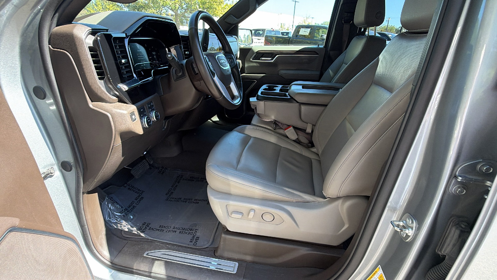 Used 2025 GMC Sierra 1500 SLT AWD/4WD image 16