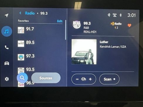 Used 2025 Toyota Corolla Cross LE image 27