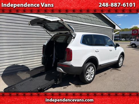 Used 2020 Kia Telluride LX FWD image 1