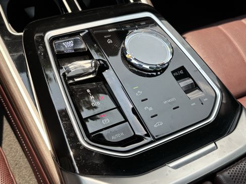 Certified 2023 BMW i7 xDrive60 AWD/4WD image 26