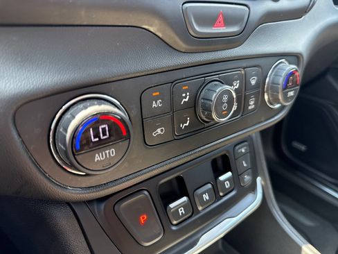 Certified 2020 GMC Terrain Denali w/ Denali Premium Package FWD image 25