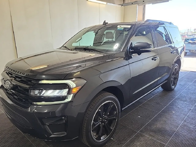 Used 2022 Ford Expedition Limited AWD/4WD image 2