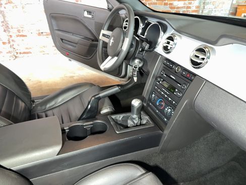 Used 2005 Ford Mustang GT RWD image 57