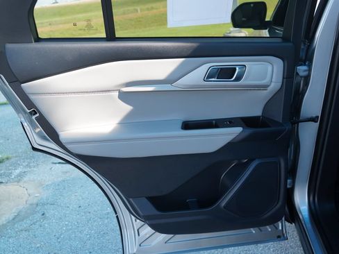 Used 2025 Ford Explorer Active w/ Active Comfort Package RWD image 26