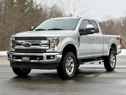 Used 2019 Ford F250 Lariat w/ Chrome Package image 6