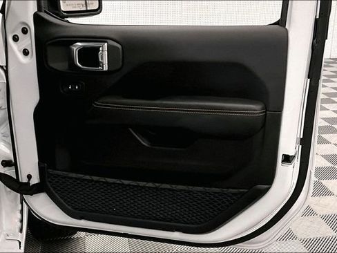 Used 2025 Jeep Wrangler Unlimited Sahara w/ Safety Group image 21