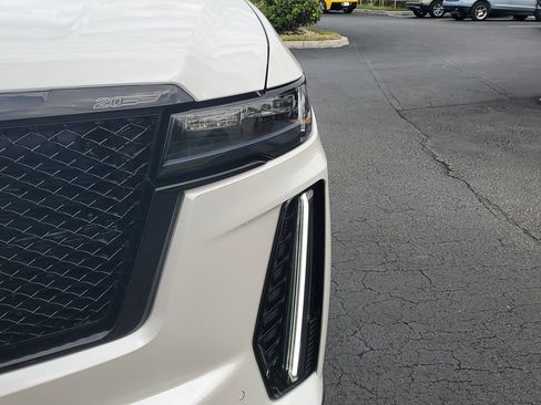 Certified 2024 Cadillac Escalade V w/ LPO, ONYX Package image 9