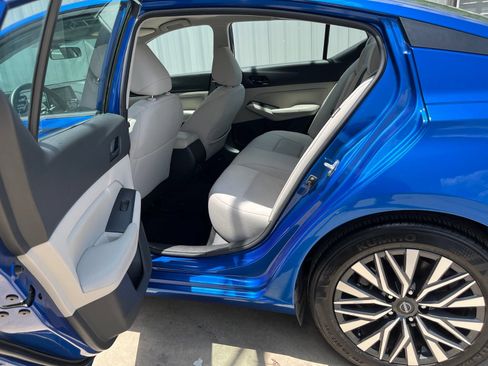 Used 2025 Nissan Altima 2.5 SV FWD image 12