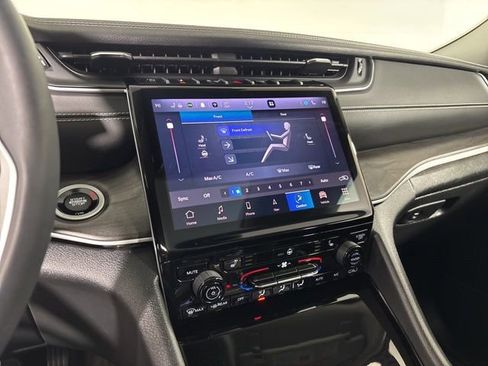 Certified 2023 Jeep Grand Cherokee L Limited w/ Trailer Tow Group (B) image 19