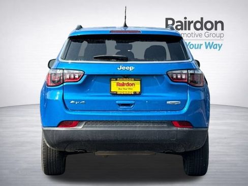 Used 2024 Jeep Compass Latitude AWD/4WD image 5