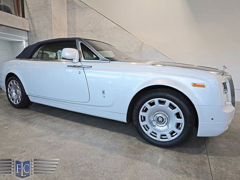 Used 2017 Rolls-Royce Phantom Drophead Coupe image 53