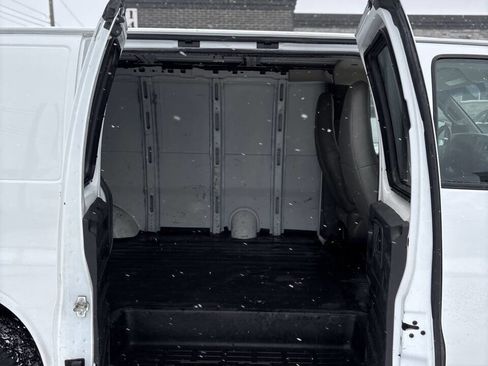 Used 2021 Chevrolet Express 2500 w/ Driver Convenience Package image 5