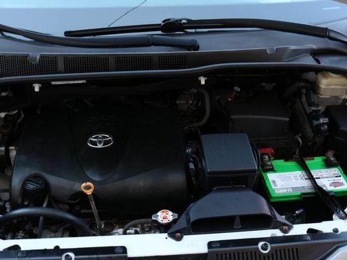 Used 2017 Toyota Sienna XLE w/ XLE Navigation Package image 55