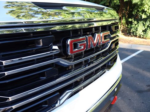 Used 2025 GMC Sierra 1500 SLT w/ SLT Premium Plus Package AWD/4WD image 15