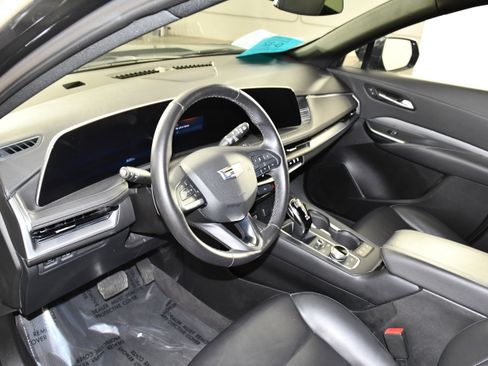 Used 2025 Cadillac XT4 Premium Luxury AWD/4WD image 2