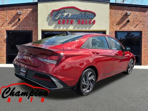 Used 2025 Hyundai Elantra Sport FWD image 4