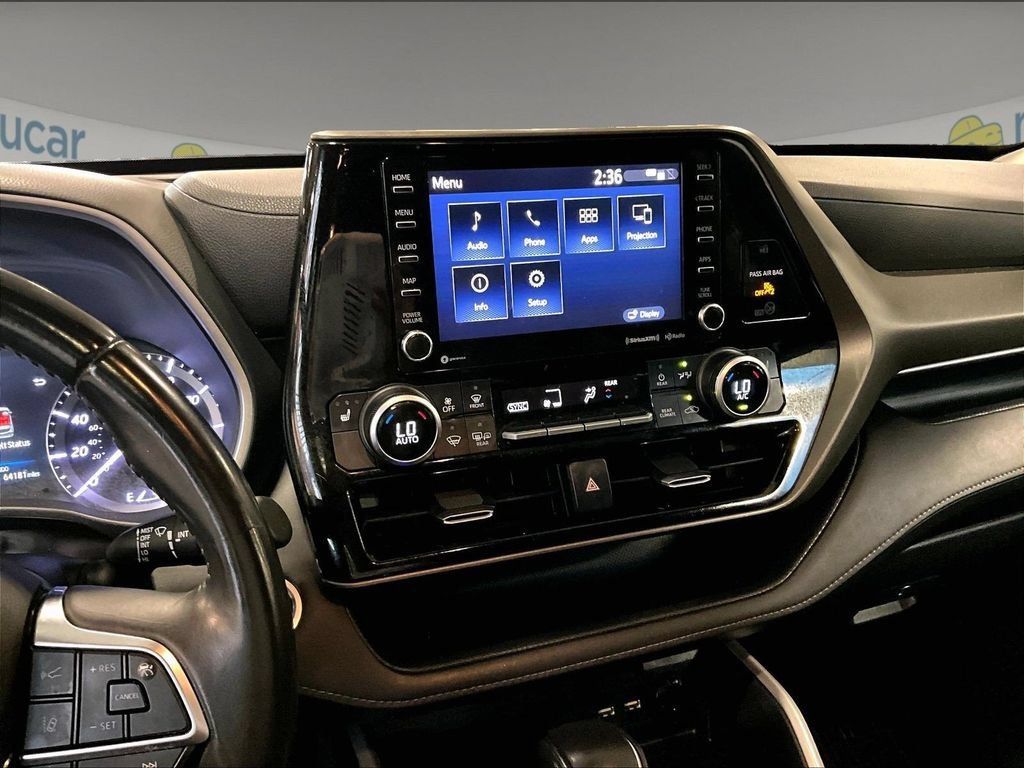 Used 2020 Toyota Highlander XLE AWD/4WD image 19