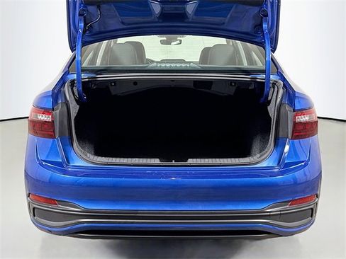 Used 2024 Volkswagen Jetta SE image 23