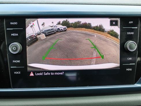 Used 2022 Volkswagen Taos SE w/ Panoramic Sunroof Package image 23