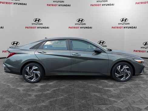 Used 2025 Hyundai Elantra Sport FWD image 2