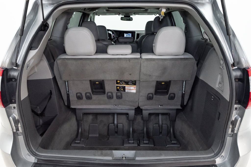 Used 2018 Toyota Sienna XLE Premium FWD image 33