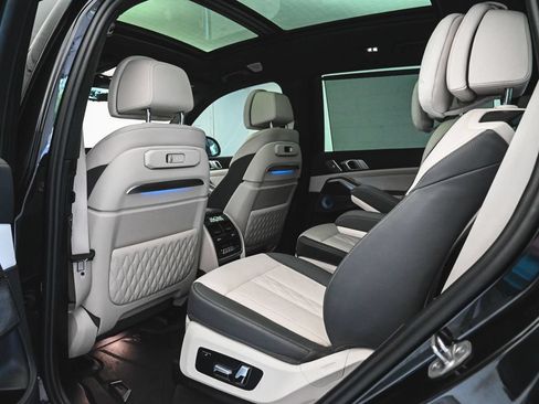 Used 2023 BMW X7 M60i w/ Executive Package AWD/4WD image 39