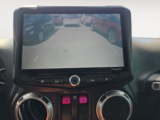 Used 2017 Jeep Wrangler Sahara w/ Connectivity Group AWD/4WD image 23