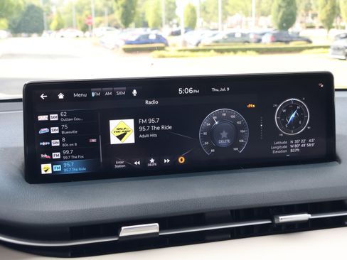 Used 2023 Genesis Electrified GV70 AWD/4WD image 25