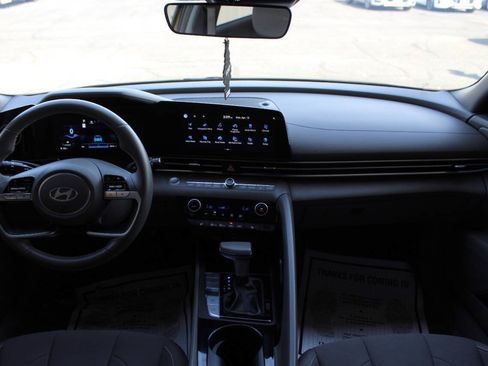 Used 2025 Hyundai Elantra SEL FWD image 18
