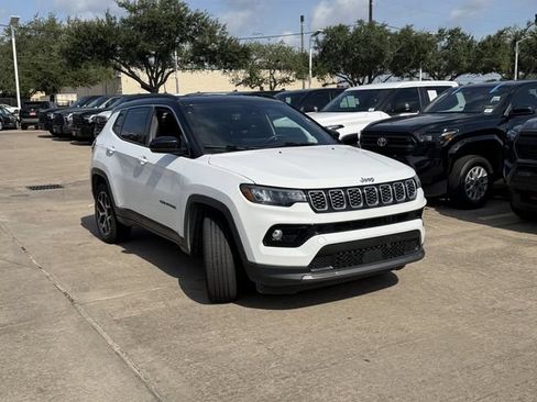 Used 2024 Jeep Compass Limited AWD/4WD image 3