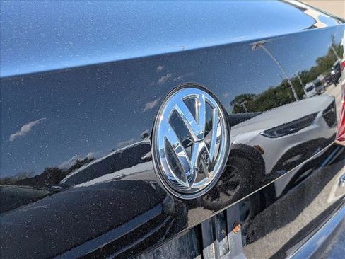 Used 2017 Volkswagen Jetta SE FWD image 12