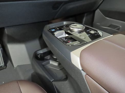 Used 2026 BMW iX xDrive45 image 27