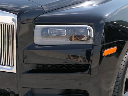 Used 2022 Rolls-Royce Cullinan image 10