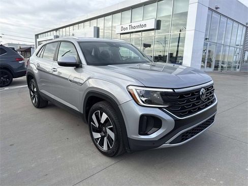 Certified 2025 Volkswagen Atlas Cross Sport SE image 1