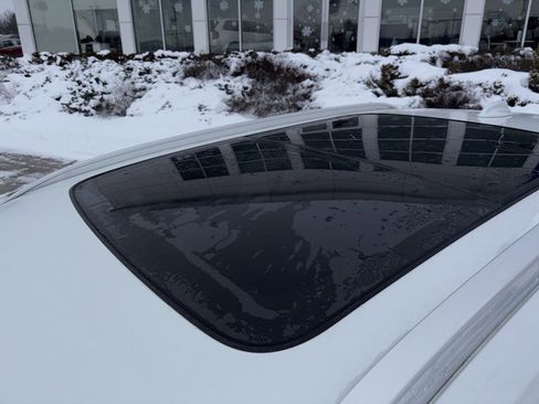 Used 2021 Volvo XC40 T5 Momentum w/ Premium Package image 10