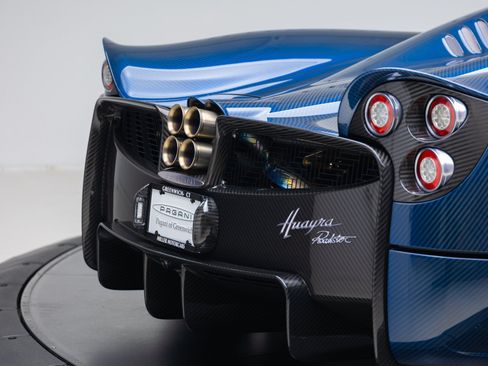 Used 2017 Pagani Huayra RWD image 10