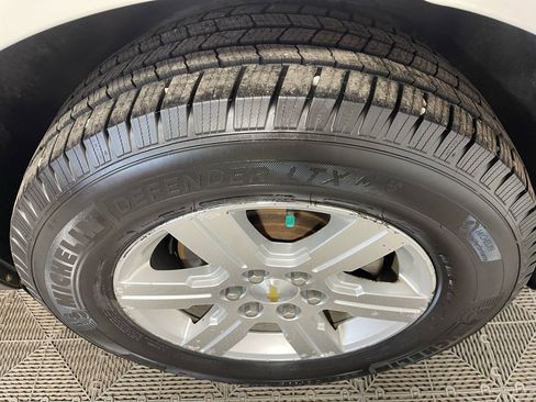 Used 2011 Chevrolet Traverse LT image 20