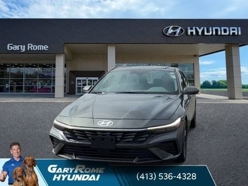 Used 2024 Hyundai Elantra SEL w/ Convenience Package FWD image 3