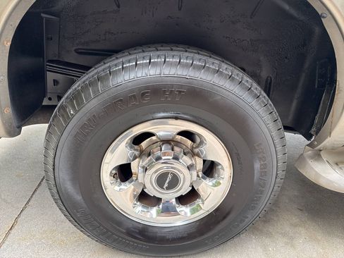 Used 2004 Ford Excursion Limited AWD/4WD image 28