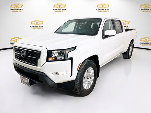 Used 2022 Nissan Frontier SV w/ Technology Package image 3
